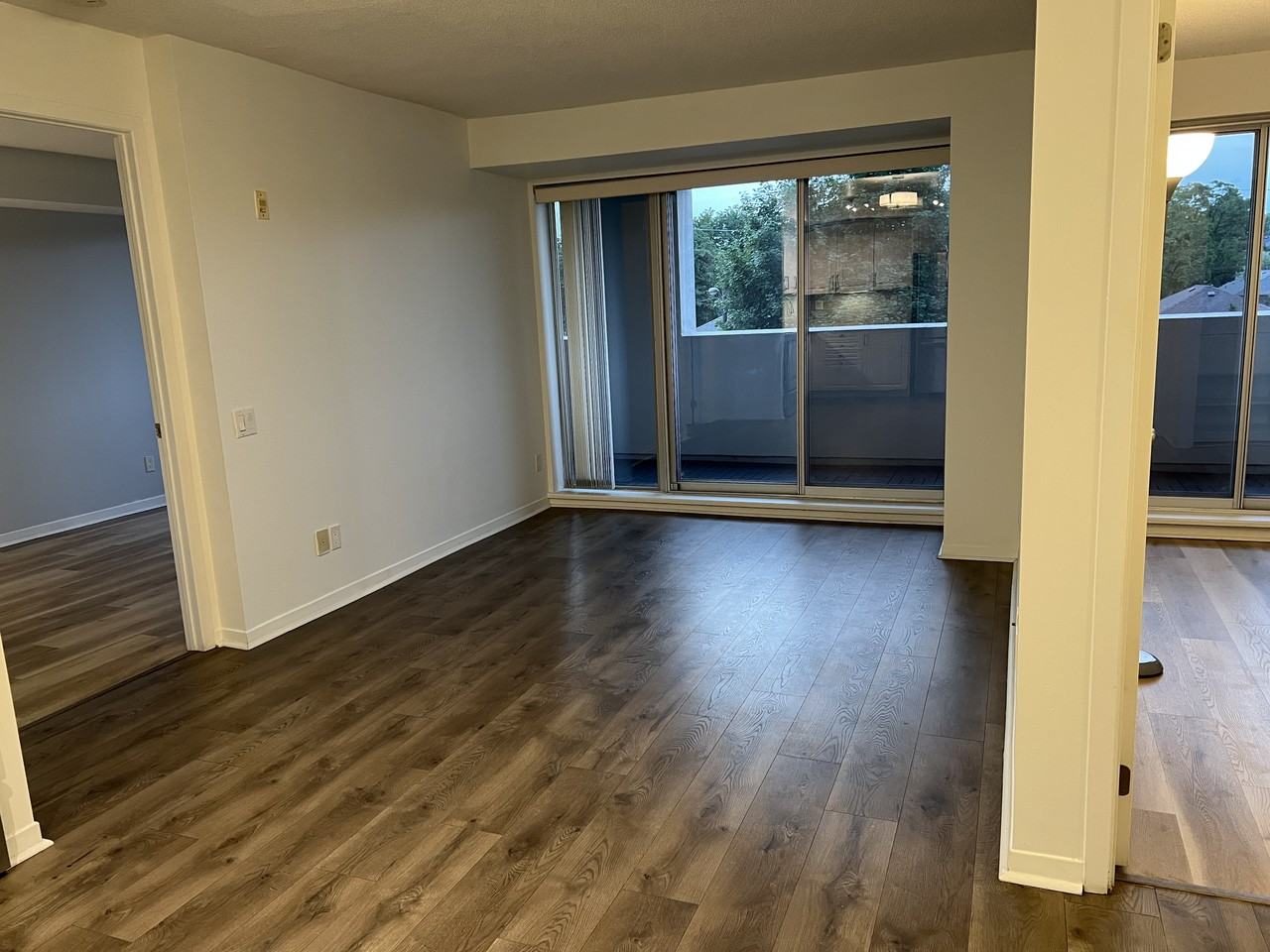 1040 The Queensway #201 - Photo 3 of 14