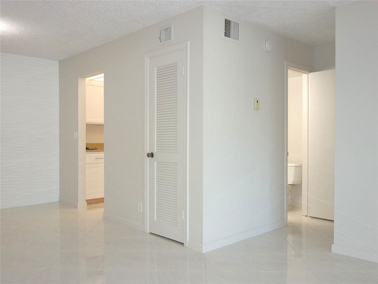 6323 Bay Club Dr #6323A - Photo 5 of 8