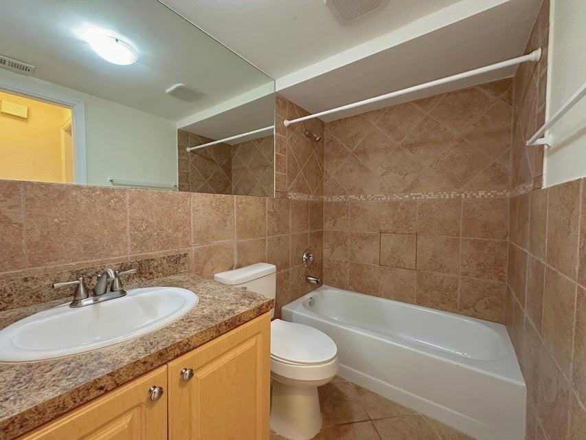 6557 Nw 172nd Ln - Photo 5 of 8