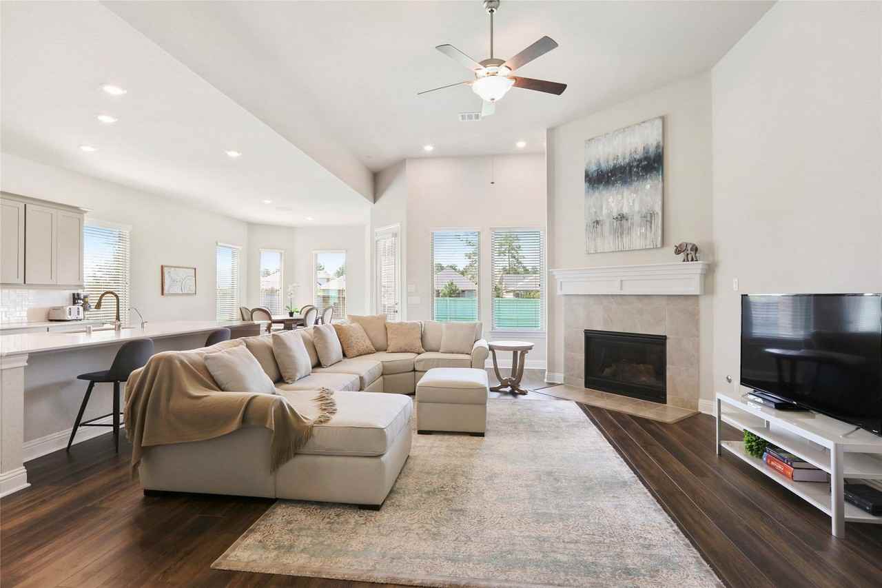 50 Wyatt Oaks Dr - Photo 3 of 32