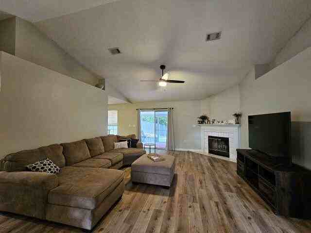 1305 Jefferyscot Ct - Photo 3 of 23