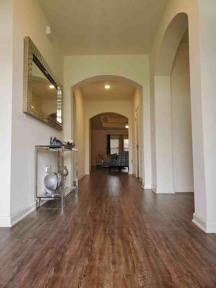 329 Merlin Ct - Photo 5 of 35