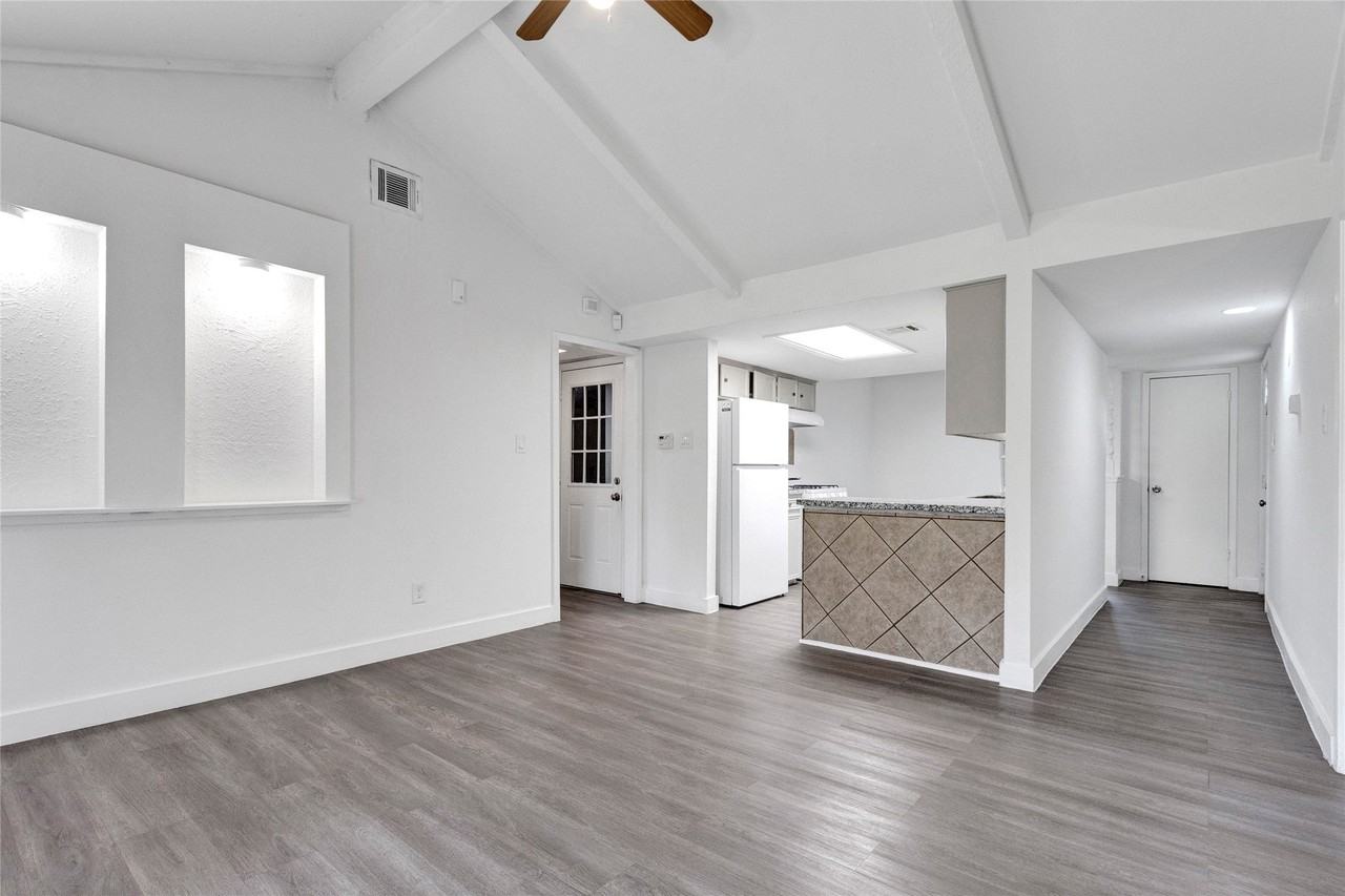 7027 Log Hollow Dr - Photo 5 of 12