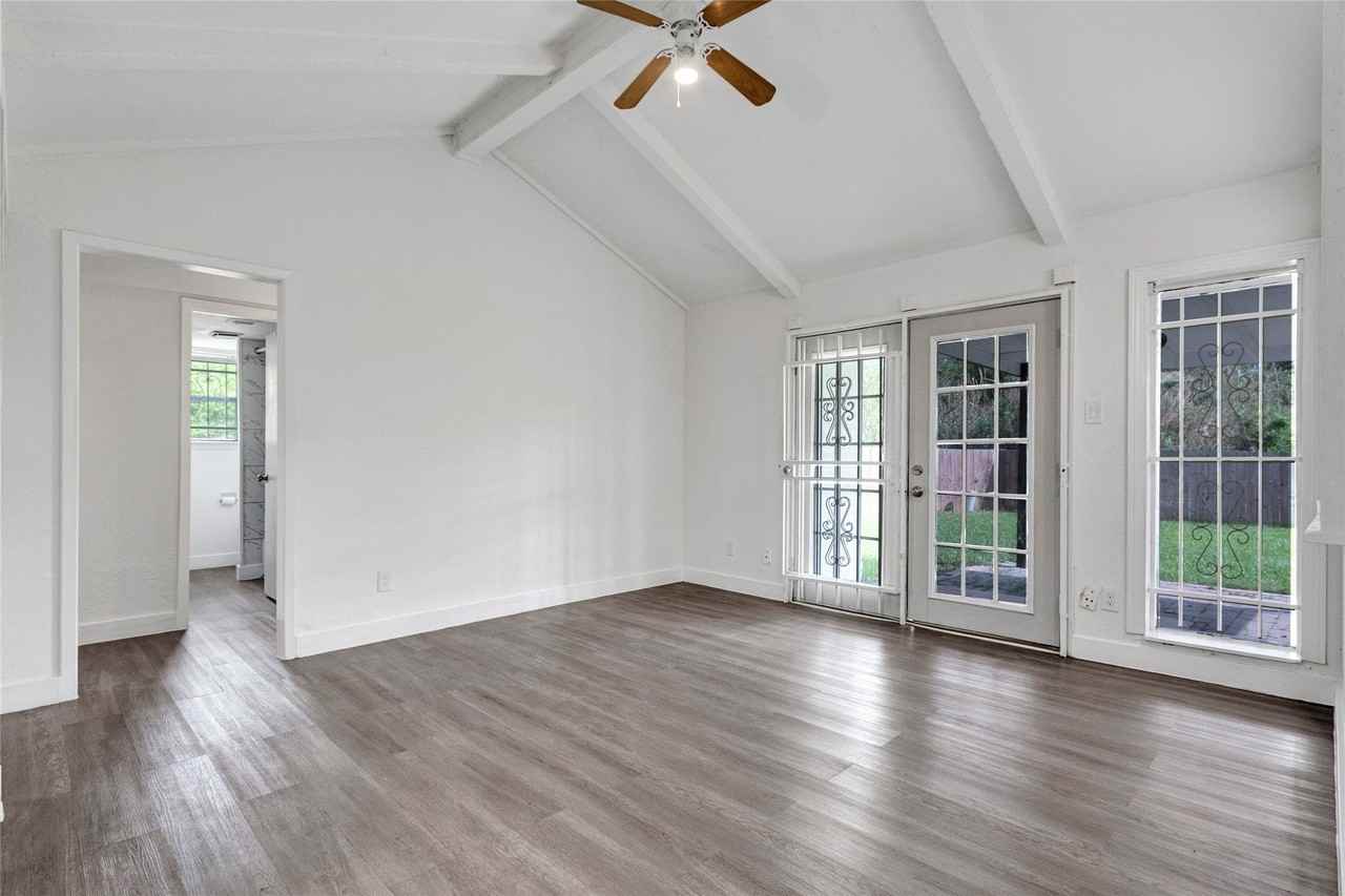 7027 Log Hollow Dr - Photo 6 of 12