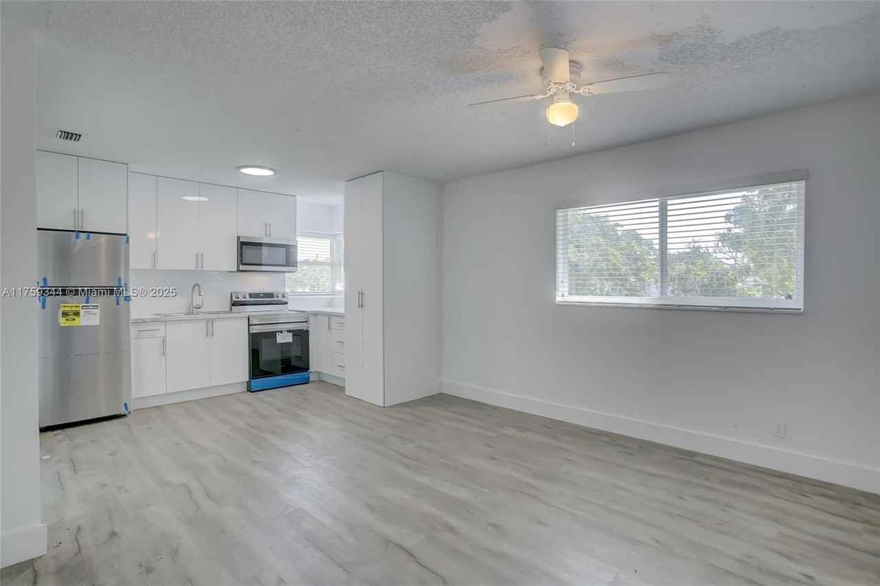 1335 Ne 5th Ave ##4 - Photo 6 of 13