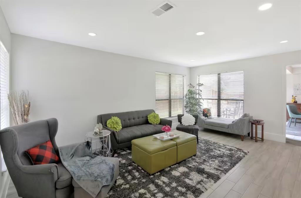 2902 Hunters Point Ln - Photo 3 of 28