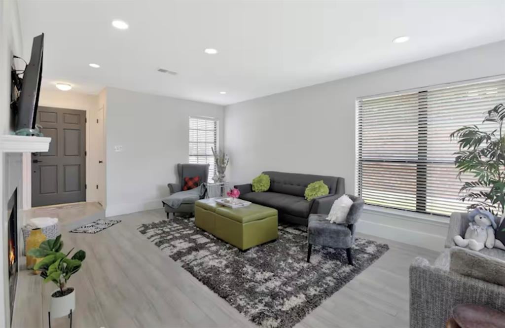 2902 Hunters Point Ln - Photo 4 of 28