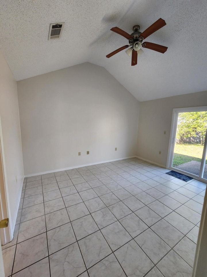 1891 Heartland Dr - Photo 5 of 7