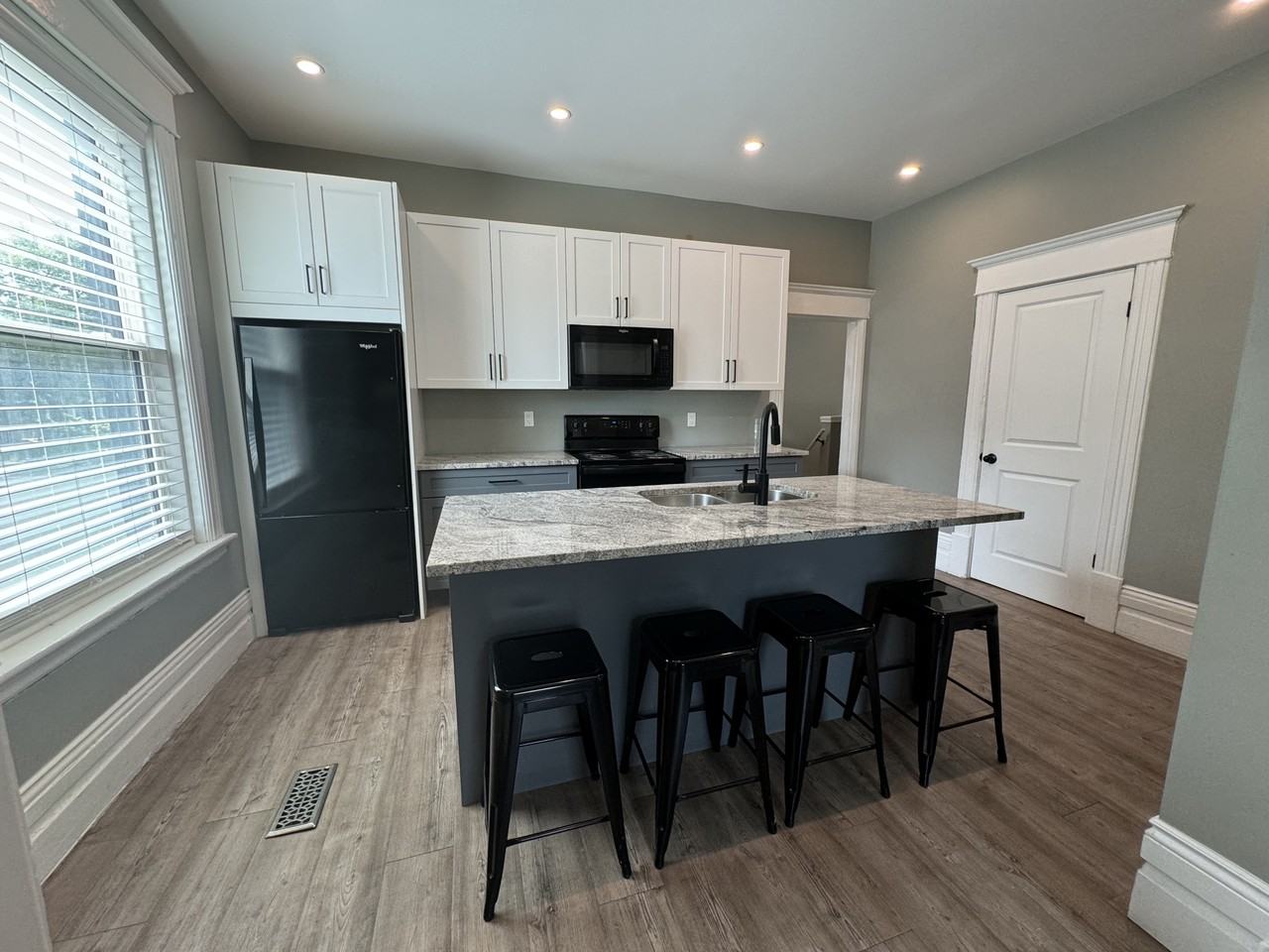 203 - 203 Rubidge St - 201/203 Rubidge St - Photo 3 of 47