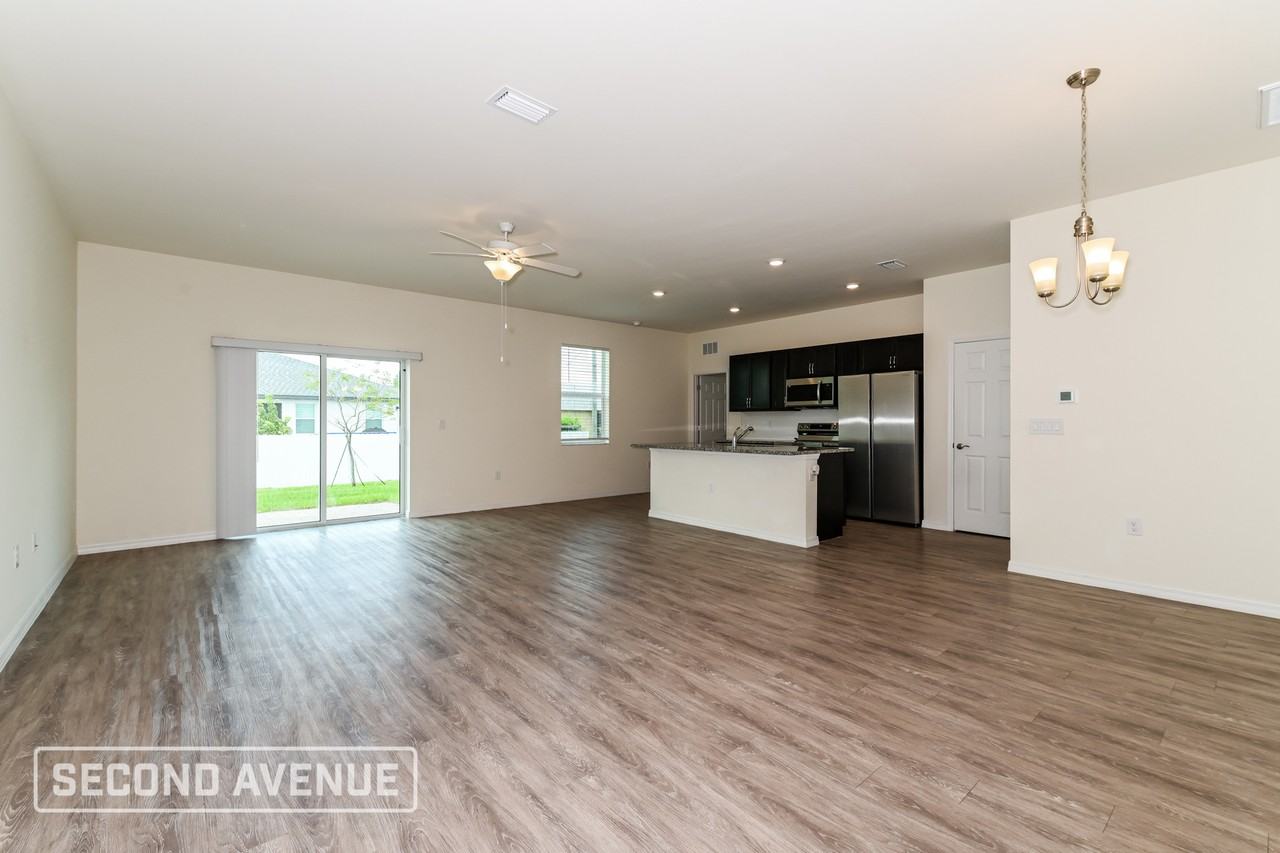 2728 Ne 6th Pl - Photo 4 of 28