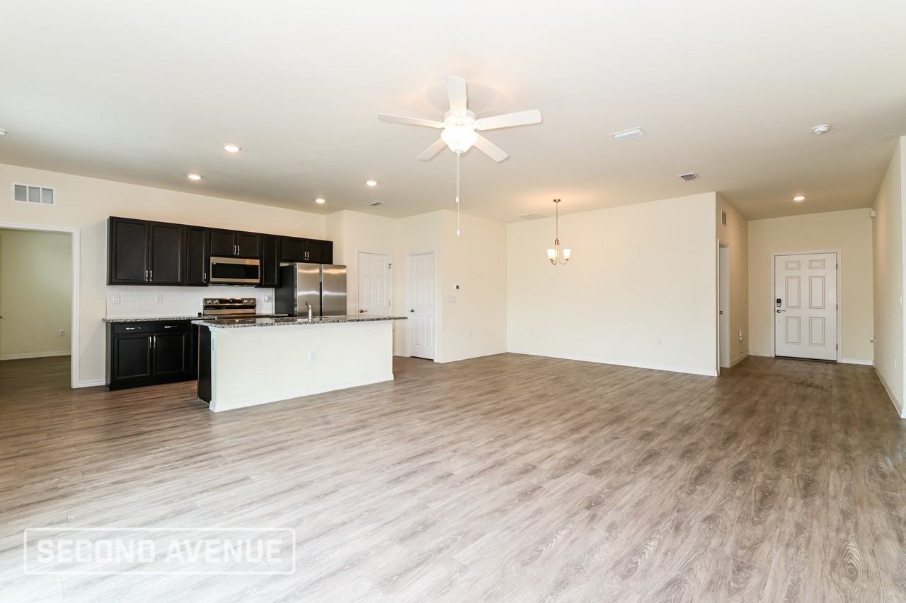 2728 Ne 6th Pl - Photo 5 of 28