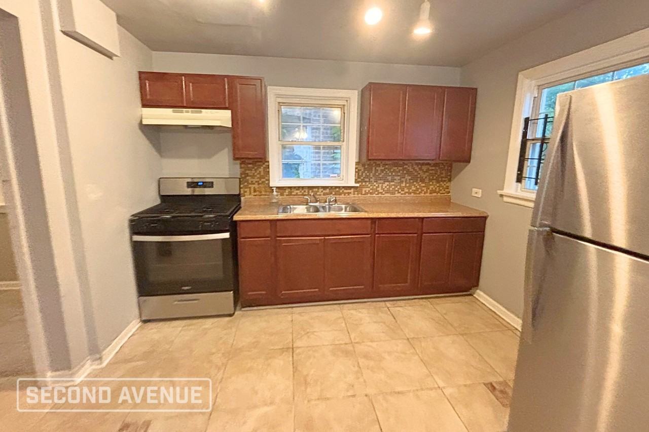 10159 S Rhodes Ave - Photo 2 of 16