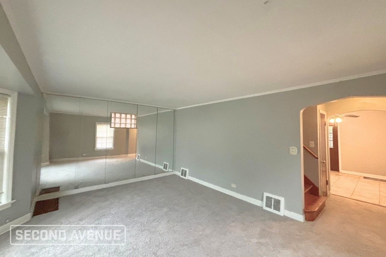 10159 S Rhodes Ave - Photo 4 of 16