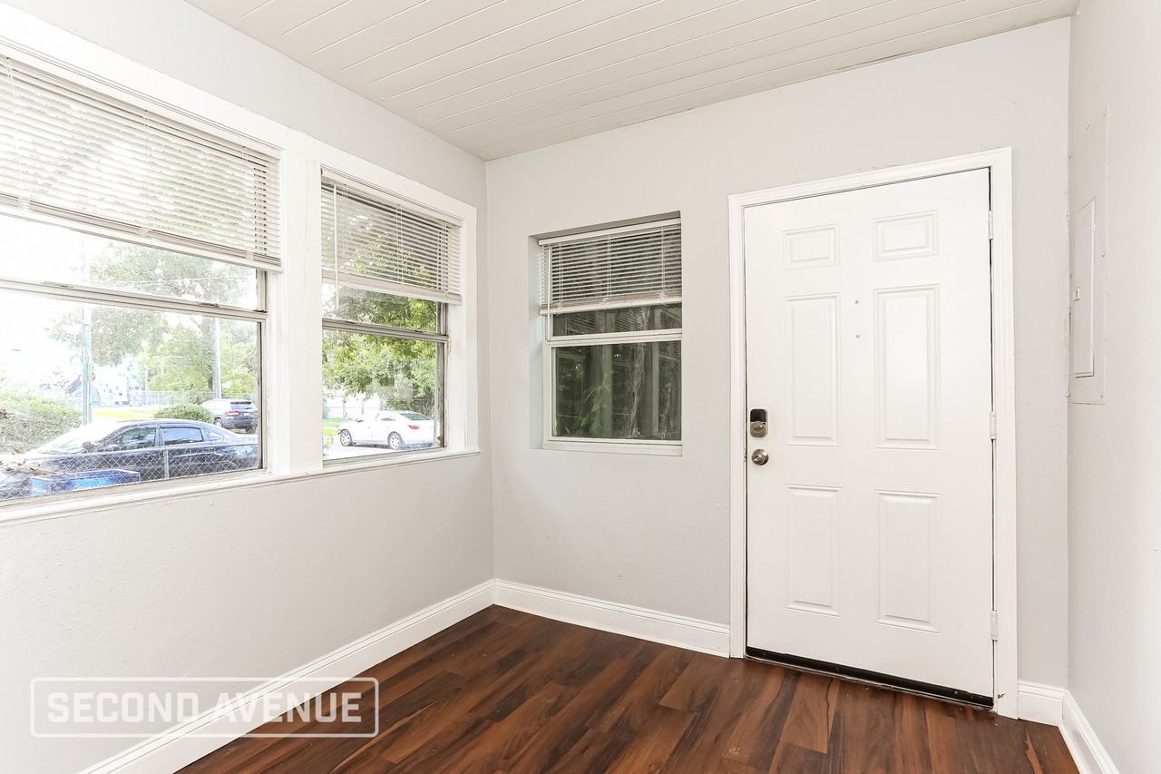 1264 W 18th St - Photo 3 of 27