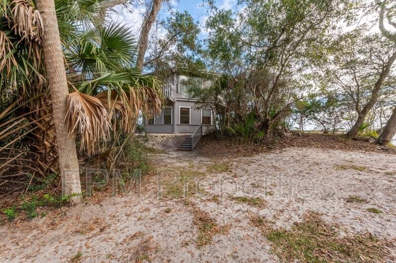 11255 Fort George Rd - Photo 3 of 39