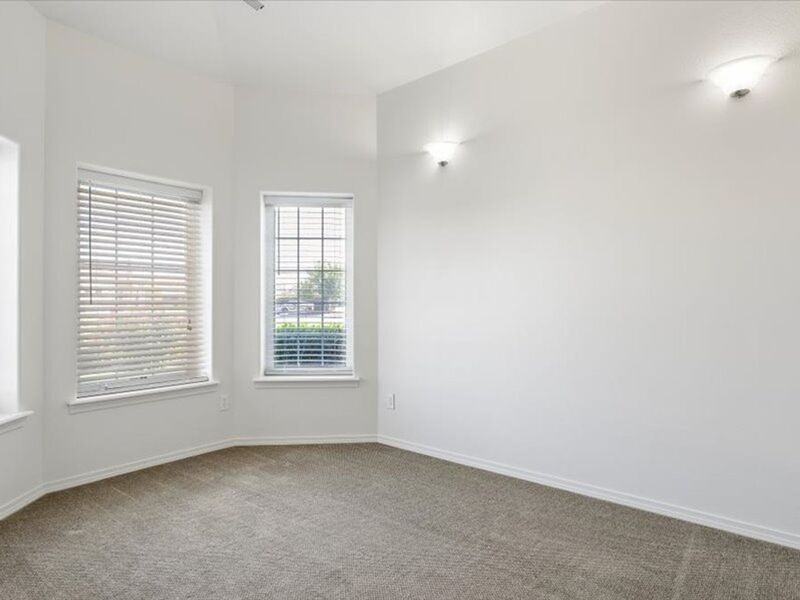 9604 Mia Ln - Photo 4 of 17