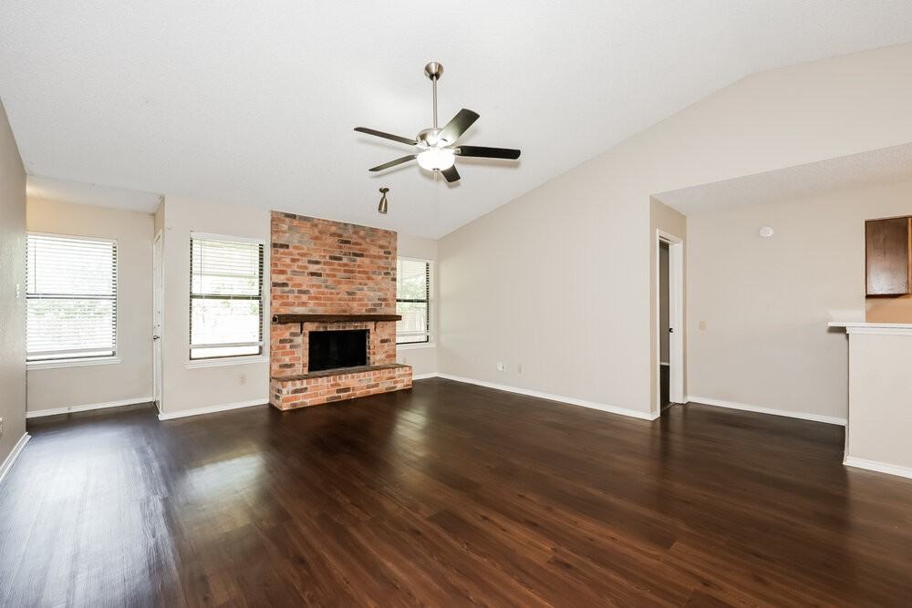 1812 Hunting Green Dr - Photo 4 of 16