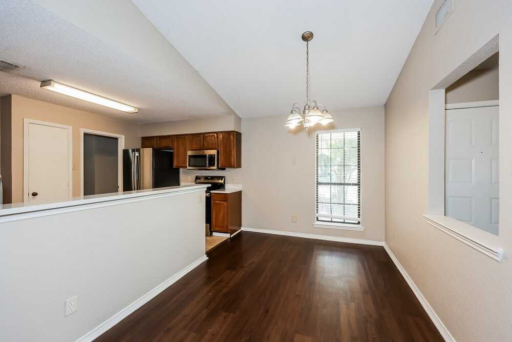 1812 Hunting Green Dr - Photo 6 of 16