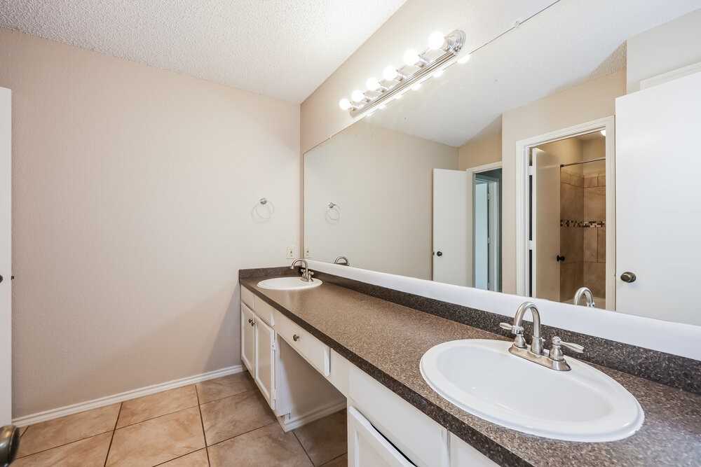 1812 Hunting Green Dr - Photo 7 of 16