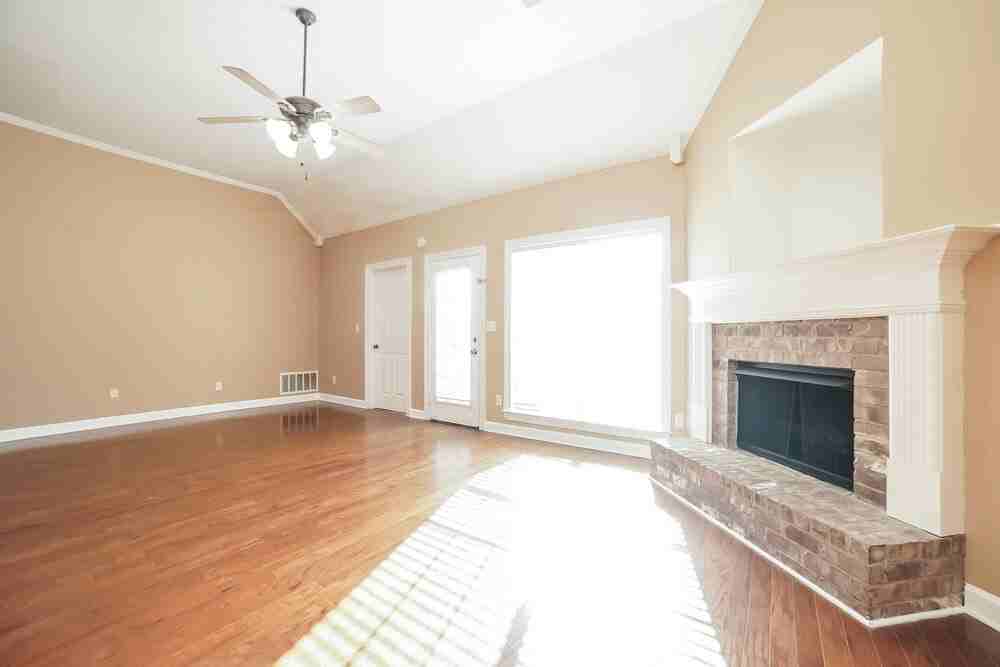 2733 Graystone Dr - Photo 3 of 25