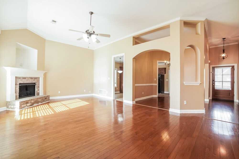 2733 Graystone Dr - Photo 4 of 25