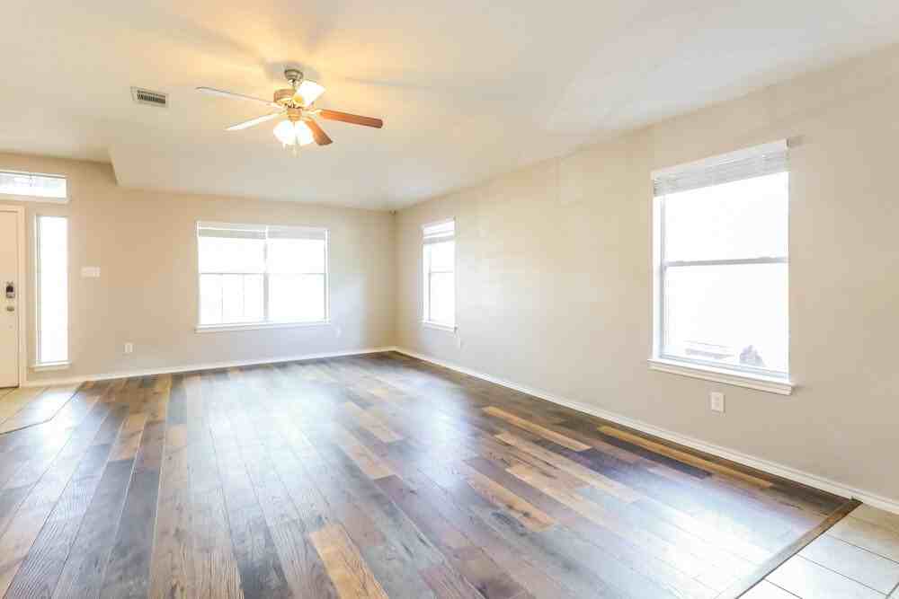 610 Point Mdw - Photo 3 of 19