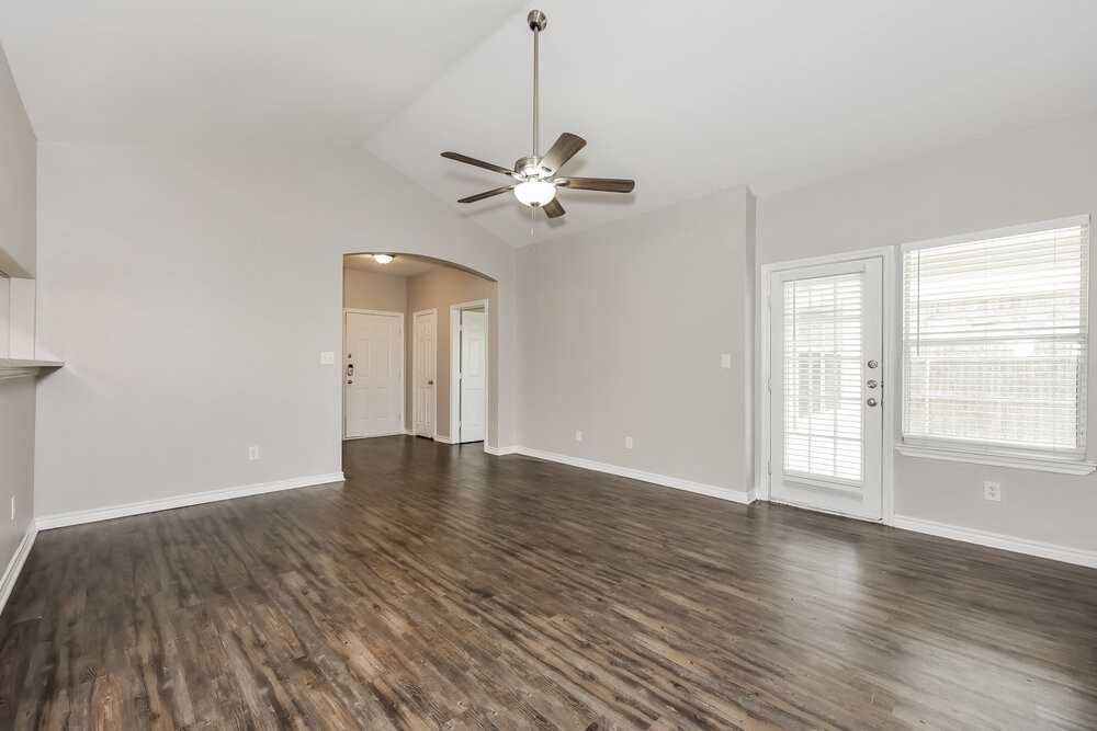 1812 Alanbrooke Dr - Photo 5 of 16