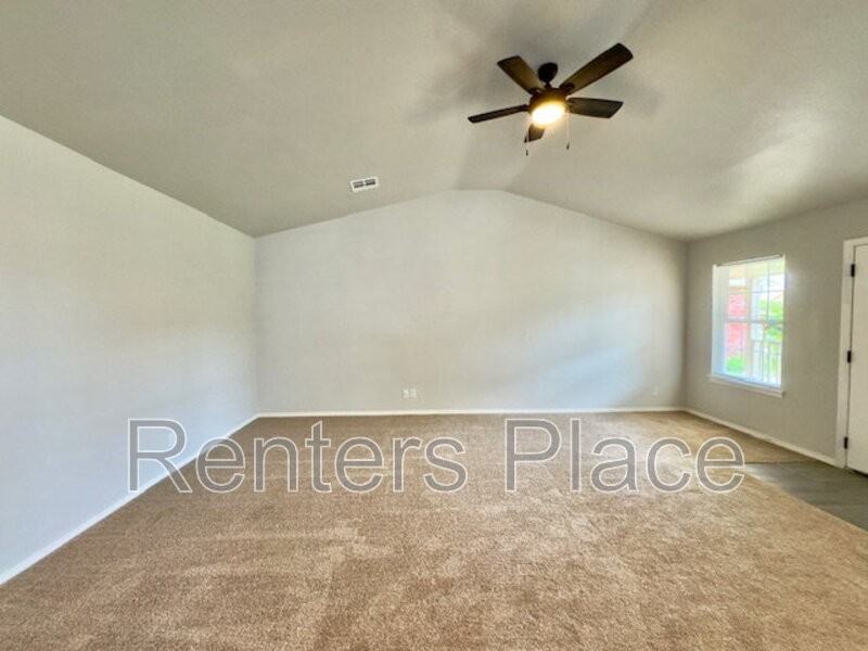 3607 W Beech St - Photo 2 of 16