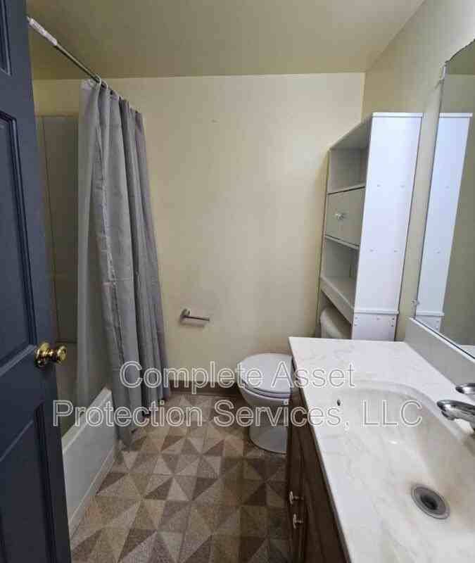 114 I St #1 - Photo 2 of 8