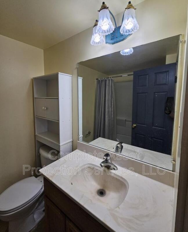 114 I St #1 - Photo 3 of 8