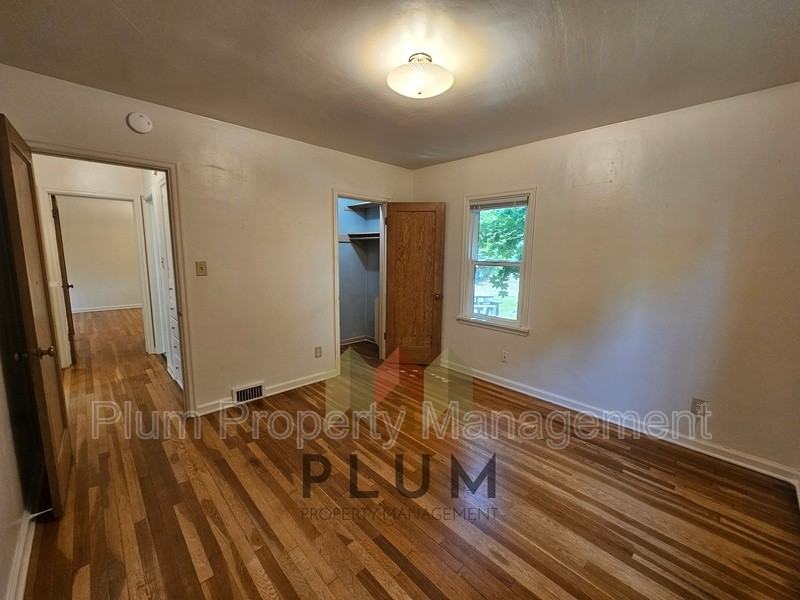 407 S 5th St E - Photo 3 of 30