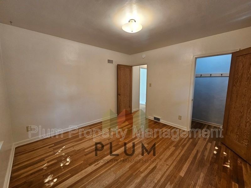 407 S 5th St E - Photo 4 of 30