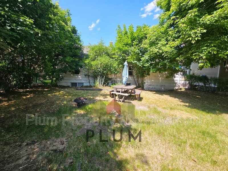 407 S 5th St E - Photo 7 of 30