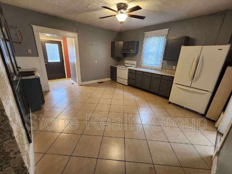 1208 S 7th St - Photo 4 of 14