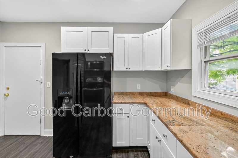 620 Auburn Ave #2 - Photo 3 of 16