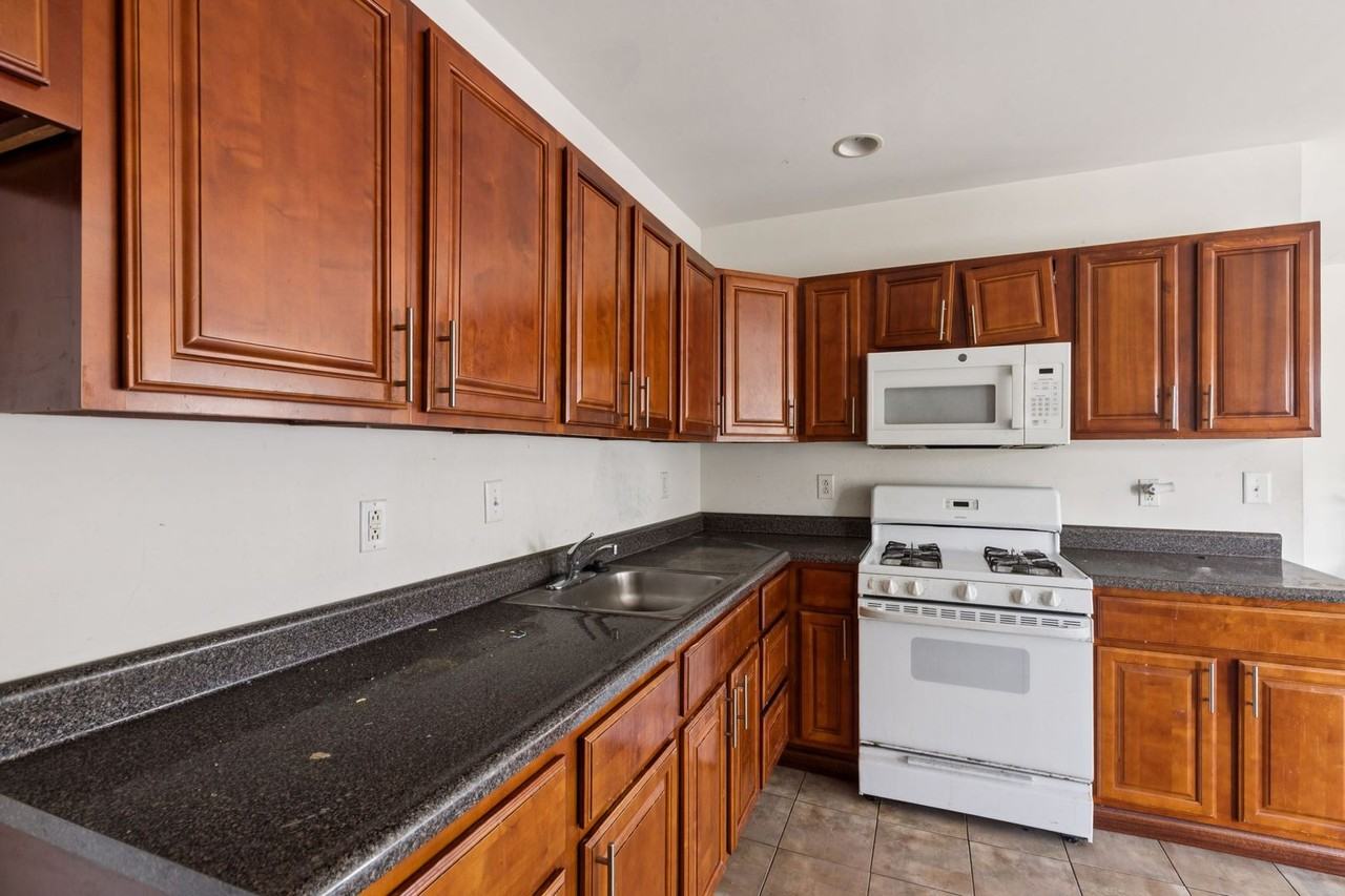 5100 WALNUT STREET LLC - Photo 4 of 28