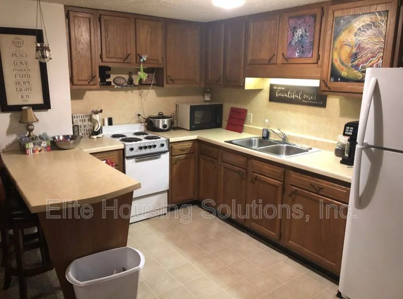 108 E Buck Ave - Photo 3 of 9