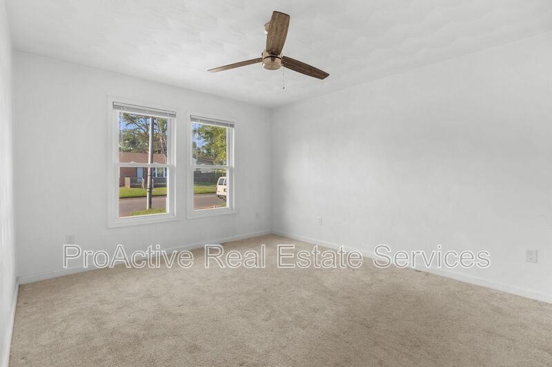 905 Tifton St - Photo 7 of 15