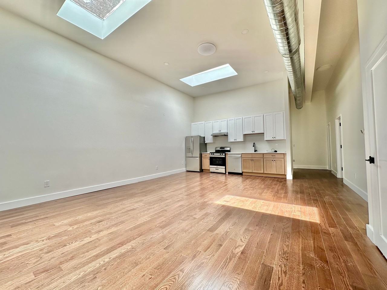 402 Crown Street - Photo 2 of 16