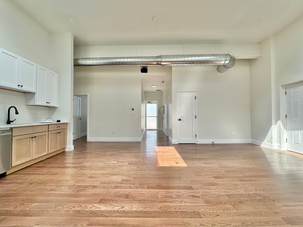 402 Crown Street - Photo 4 of 16