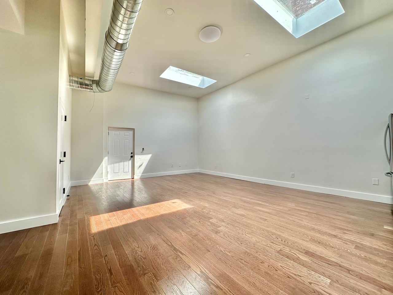 402 Crown Street - Photo 6 of 16