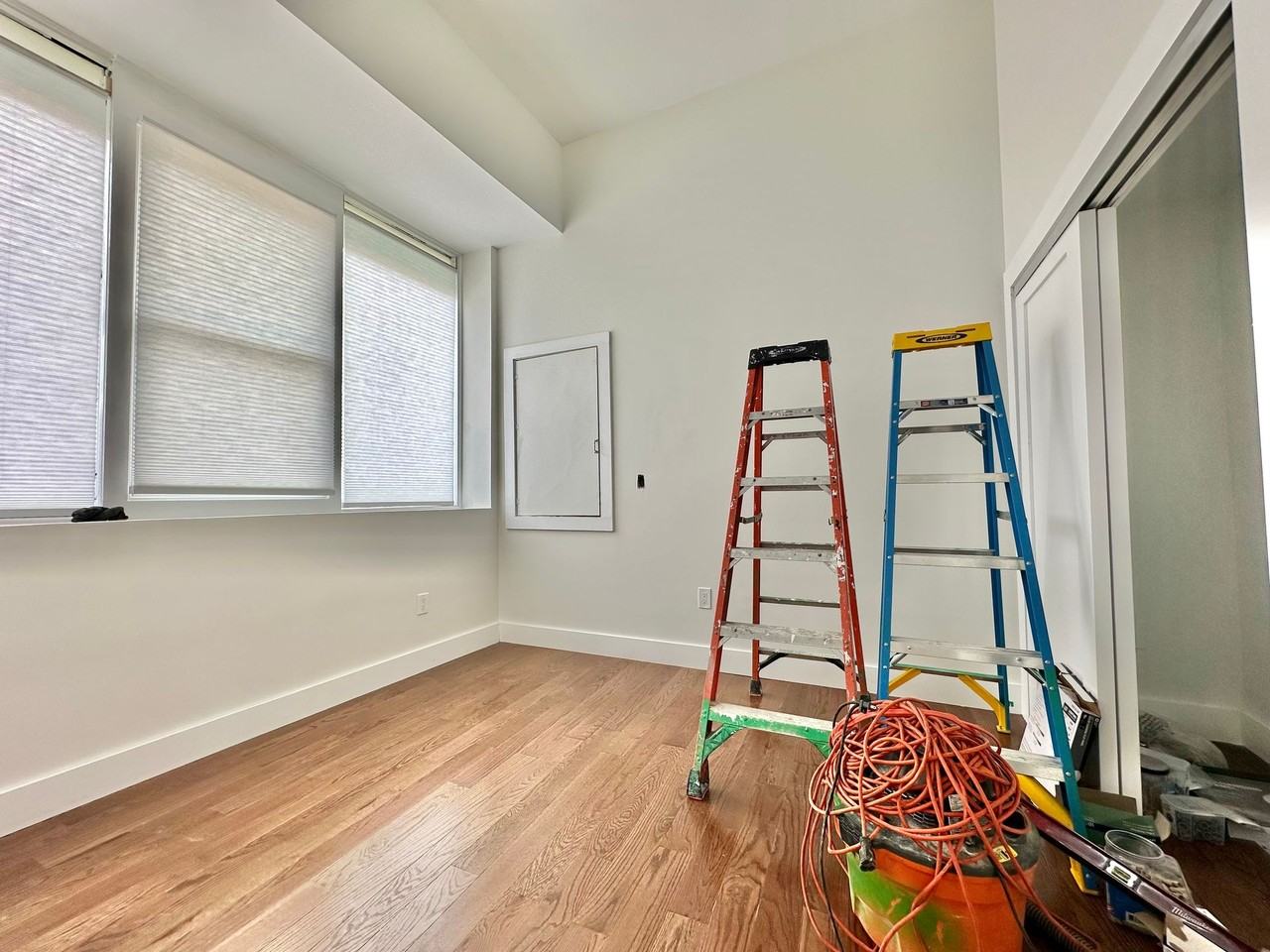 402 Crown Street - Photo 7 of 16