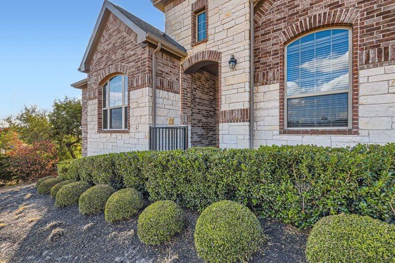 21808 Esmeralda Dr - Photo 2 of 35