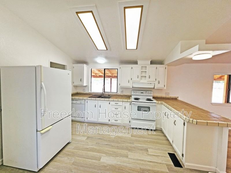 1860 West Wilson Road - Photo 5 of 20