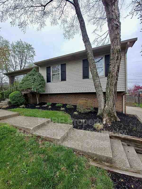 557 Ashley Way - Photo 2 of 25