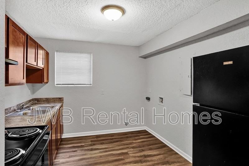 1491 W 5th St - Photo 2 of 10