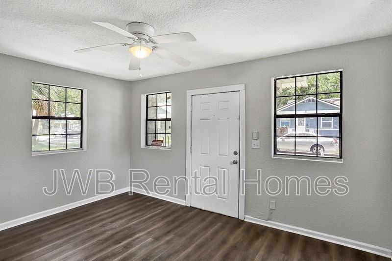 1491 W 5th St - Photo 3 of 10