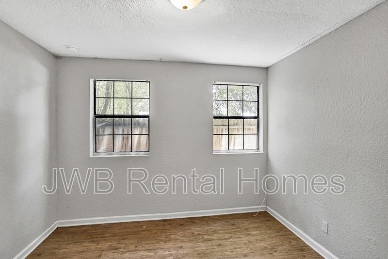 1491 W 5th St - Photo 5 of 10