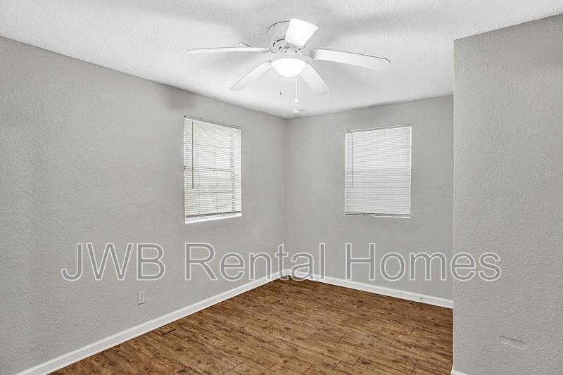 1491 W 5th St - Photo 6 of 10