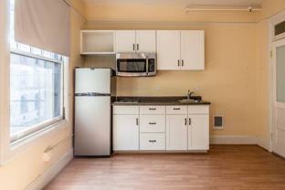 318 NW Broadway - Photo 1 of 1